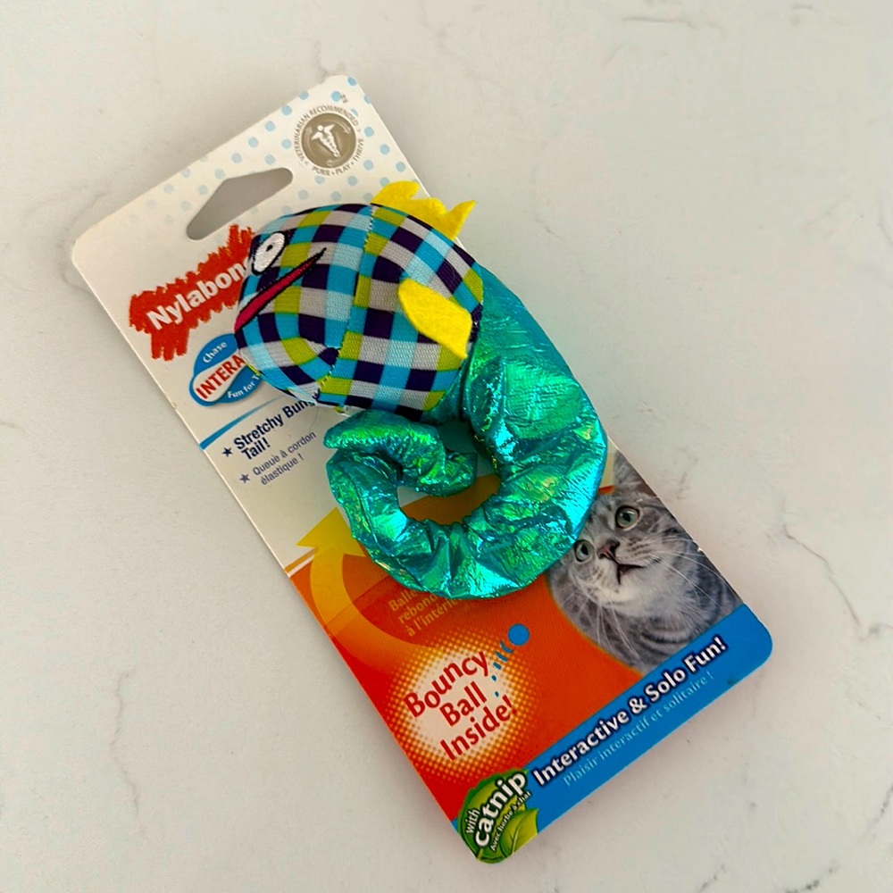 NWT Nylabone Cat 🐈‍⬛ Toy